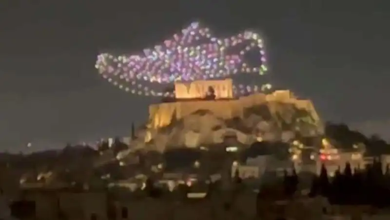 Akropolis Üzerinde Drone ile Reklam Uygulamasına Soruşturma Başlatıldı!