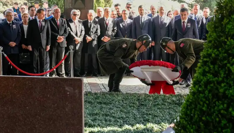 Turgut Özal, Mezarı Başında Anılarla Yaşıyor: 8. Cumhurbaşkanı’nın Hayatı ve Mirası