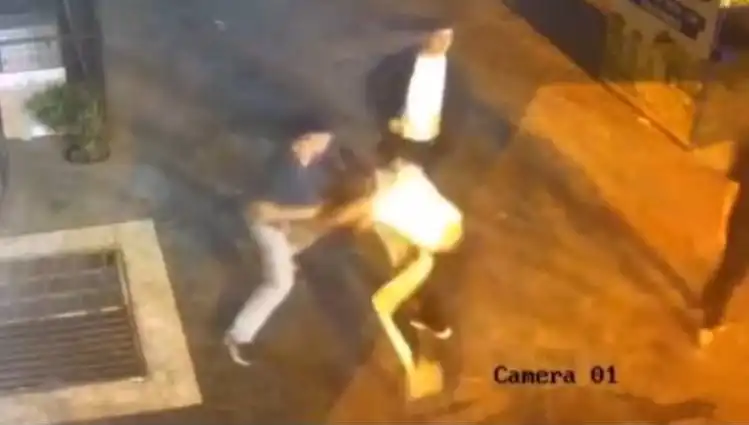 İstanbul’un Sokaklarında Kargaşa: Tekmeli Yumruklu Kavga Gündeme Bomba Gibi Düştü
