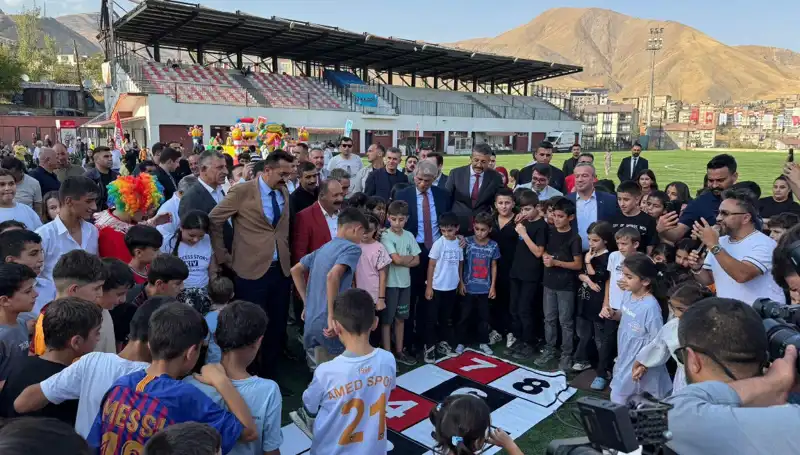 Hakkari’de Dolu Dolu Bir Anadolu Şenliği Başladı!