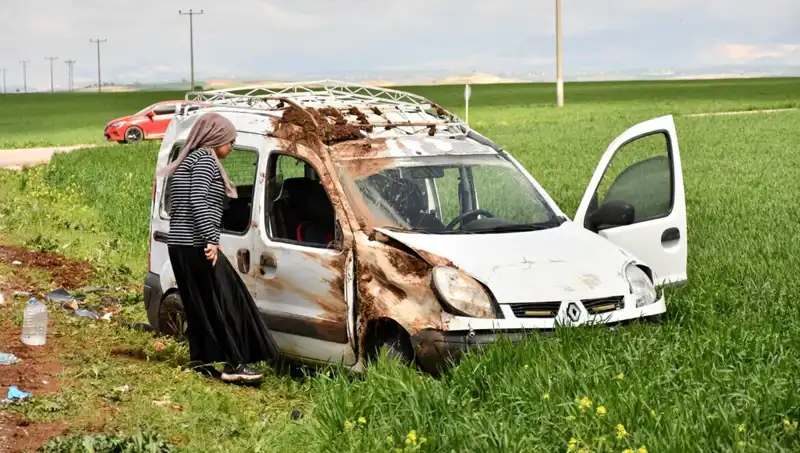 İki Otomobil Çarpıştı: 6'sı Çocuk 10 Kişi Yaralandı
