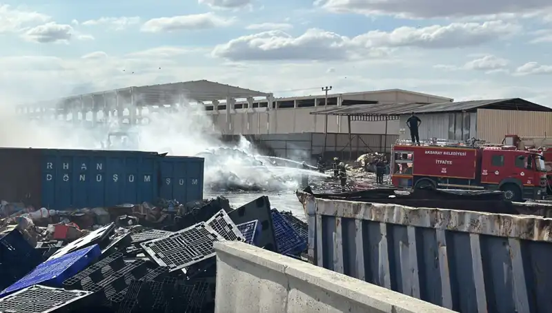 Aksaray'da Geri Dönüşüm Fabrikasında Büyük Yangın: Detaylar ve Son Gelişmeler