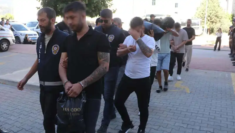Sahte Eskort İlanlarıyla 12 Milyon Lira Dolandırdılar: Olayın Detayları Ortaya Çıktı