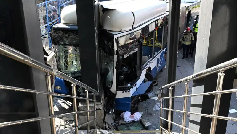 Ankara'da Belediye Otobüsü Kaza Yaptı: 27 Kişi Yaralandı, Biri Ağır