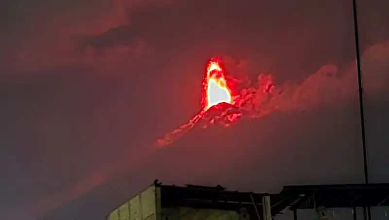 Fuego Yanardağı Patladı: 30 Bin Kişi İçin Tahliye Süreci Başladı