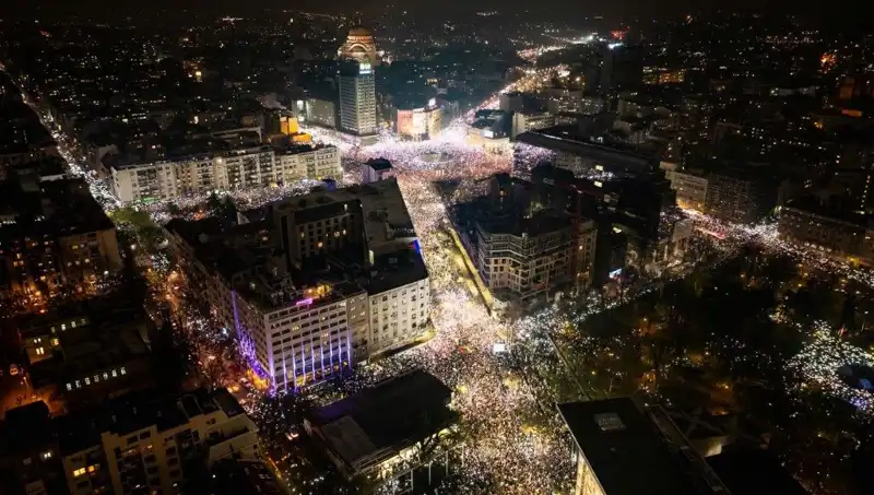 Sırbistan'da Öğrenci Protestoları: Belgrad Sokakları Hareketlendi