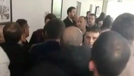 Karamürsel Belediyesi'nde İhale Kavgası: Siyasi Gerilim ve Gözler İhalelerde