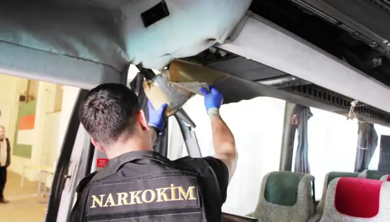 Sınır Otobüsünde Yakalanan 77 Kilo Uyuşturucu Şaşkınlık Yarattı