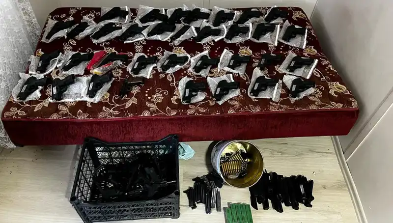 Gaziantep’teki Operasyonda 45 Silah ve El Bombası Ele Geçirildi