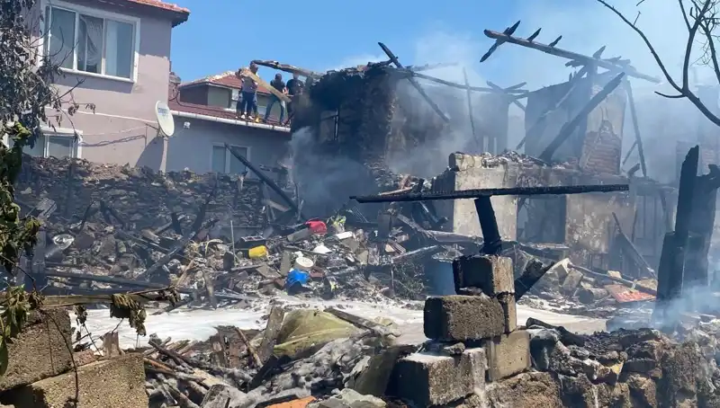 Kırklareli'nde Yangın Faciası: İtfaiye Eri Kahramanlığına Sema Gösterdi