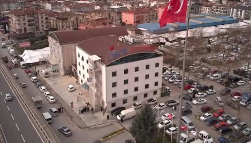 Deprem Mührü Alan Özel Hastaneye Şok İddialar: "Perde Betonları Kestiler"