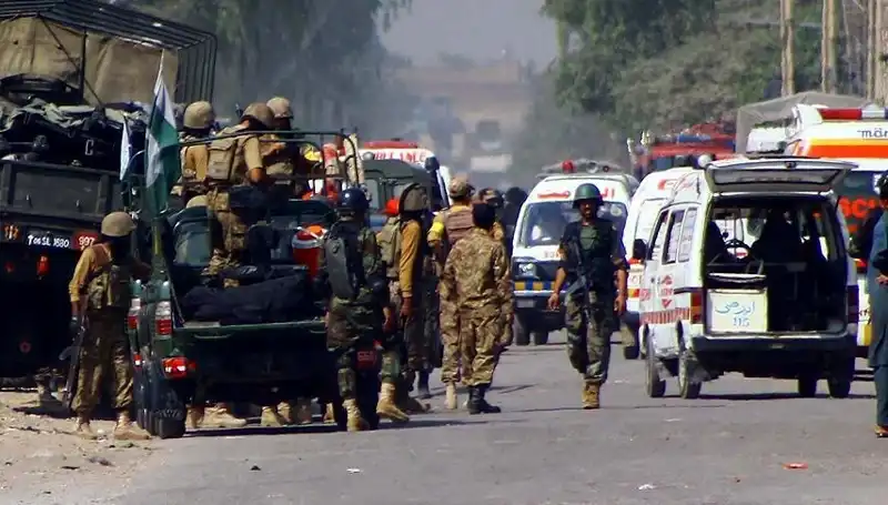 Pakistan'da Bombalı Saldırı: Güvenlik Güçlerine Yönelik Saldırıda 5 Ölü