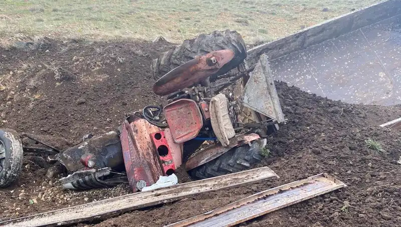 Kayseri'de Kontrolden Çıkan Traktör Unutulmaz Bir Kaza ile Şarampole Yuvarlandı!