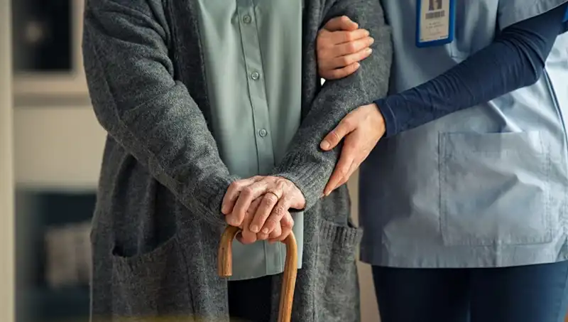 Dünyanın En Yaşlı Doktoru: 102 Yaşında Uzun Yaşamın Sırları!