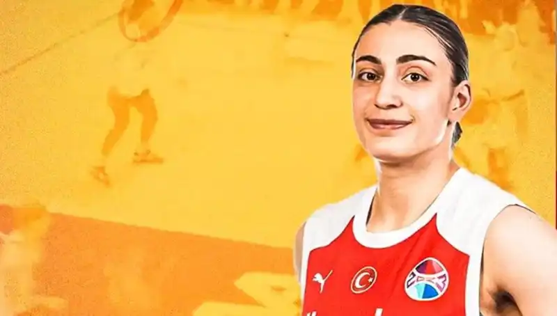 Galatasaray, Üç Yıldızını Takımda Tutmak İçin Sözleşme Uzattı