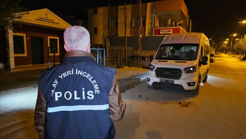 Kebapçı Dükkanında Kanlı Olay: Arkadaşını Boynundan Bıçakladı!