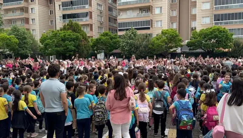 Öğrencilerden Annelerine Gerçekten Unutulmaz Bir Sürpriz Hazırlığı