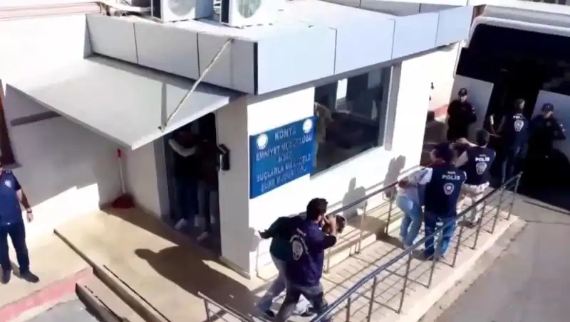 Türkiye Genelindeki Dolandırıcılık Çetesi Çökertildi: 13 Kişi Tutuklandı!