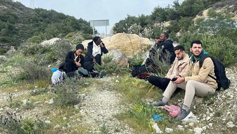 İki İlde 20 Düzensiz Göçmen Ele Geçirildi: Sıcak Gelişmeler