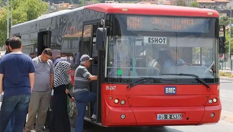 İzmir'de Öğrenci İndiriminde 30 Yaş Sınıırı İle Şoke Eden Ceza Uygulaması