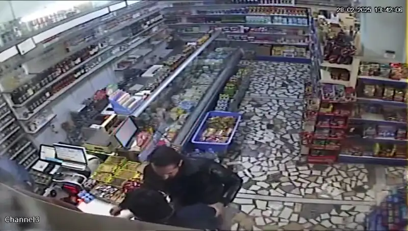 Cezaevi Firarisi Markette Dehşet Saçtı: Bıçakla Mermer Fırlatma Olayı!