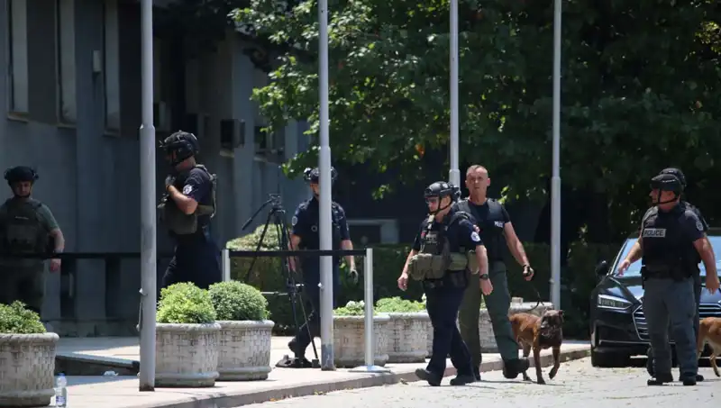 Kosova Meclisi'nde Bomba İhbarı: Gereken Önlemler Alındı mı?
