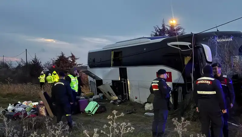 Çanakkale'de Otobüs Kazası: 37 Kişi Yaralı, Detaylar Ortaya Çıktı