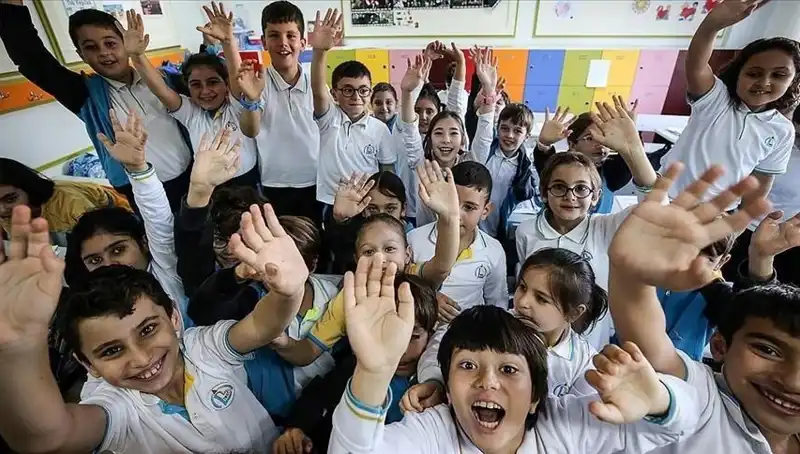 9 Günlük Tatil Sonrası Okul Çanları Yeniden Çalıyor: Öğrenciler Hazır mı?
