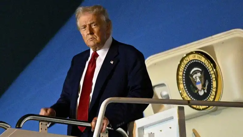 Katar'dan Trump'a Uçan Ünlü 400 Milyon Dolarlık Jetin Gizemleri