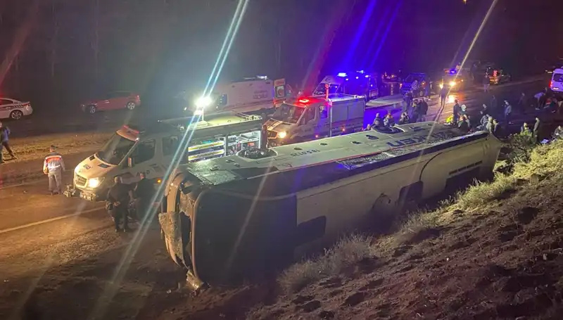 Sinop'ta İşçi Servisi Devrildi: 23 Kişi Yaralandı