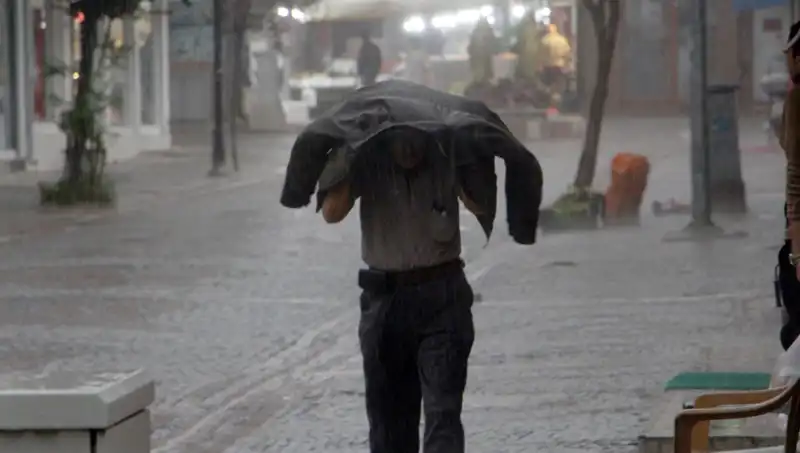25 İlde Sarı Kodlu Uyarı: Kuvvetli Sağanaklar Hızla Yolda!