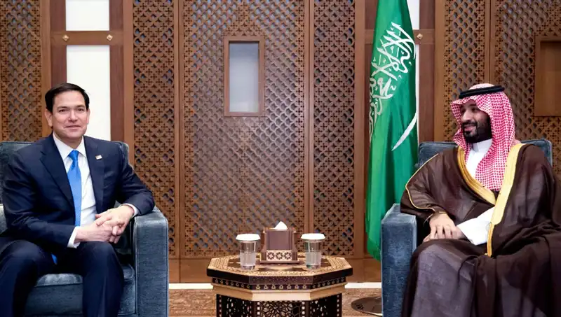 ABD, Riyad'a Tarihi 100 Milyar Dolarlık Silah Paketi İle Güç Gösteriyor