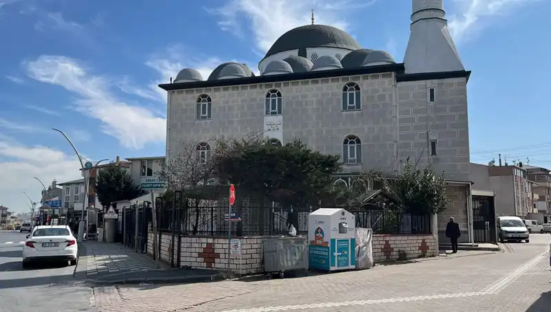 Cami Tuvaletinde Bulunan Ceset, Şehrin Güvenliğini Sarsıyor