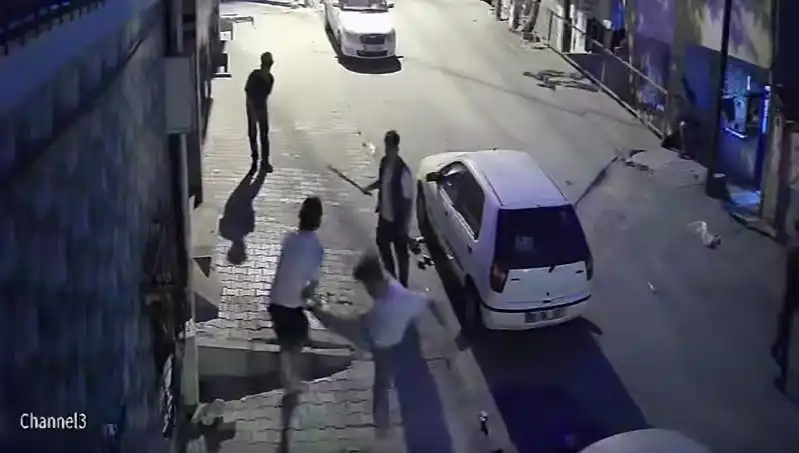 Başakşehir'de Gözleri Dolduran Taşlı Sopalı Kavga Anları!