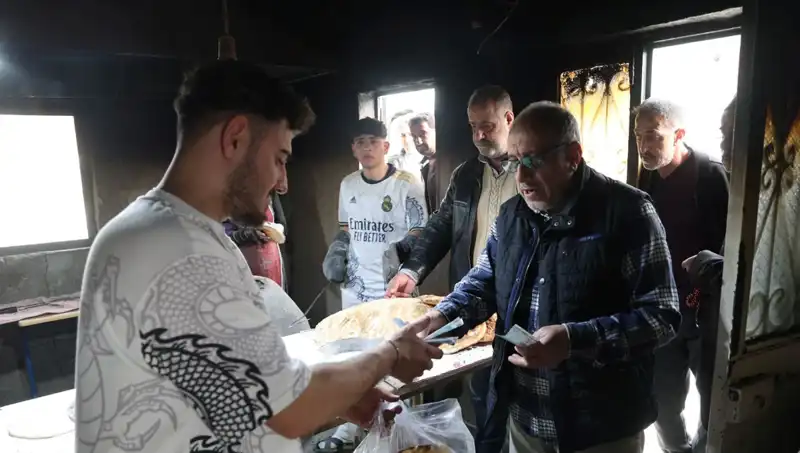 7 Kilometre Yol Kat Edenlerin Ekmek Serüveni: Neden Bu Kadar Yoğun?
