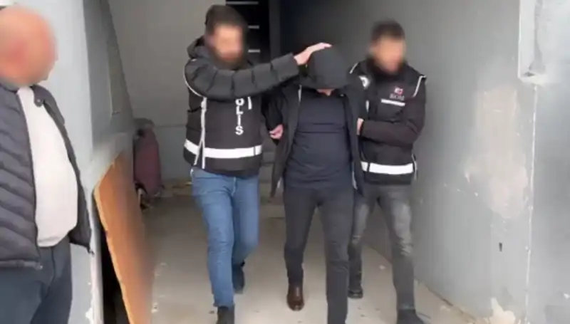 Dört İlde Dört Çeteye Şok Operasyon: Silah ve El Bombaları Ele Geçirildi