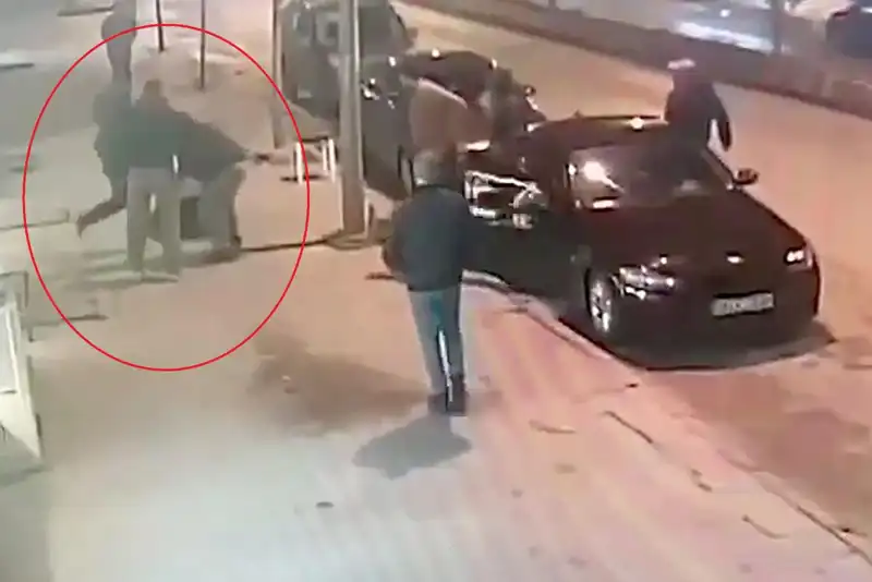 Bacak Kıran Park Yeri Kavgası: Üç Kişi Darp Edildi!