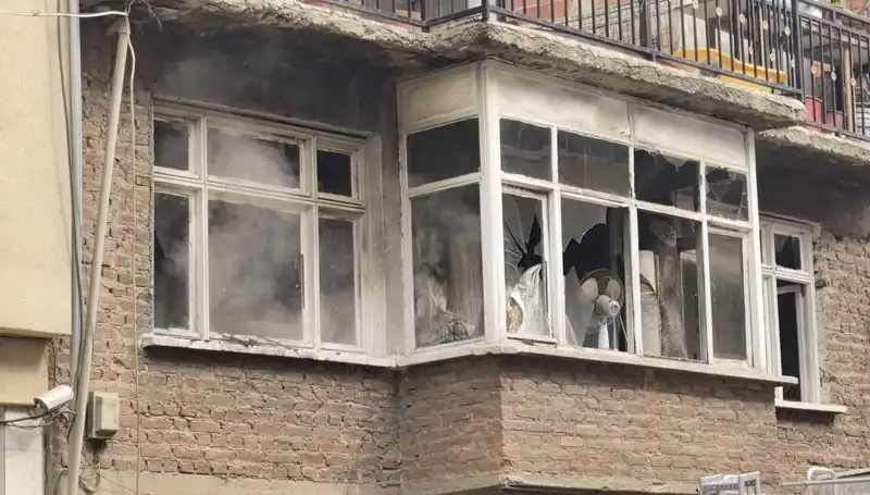 Bursa'da İkiz Ev Alev Alev Yandı: Sabaha Kadar Süren Mücadele