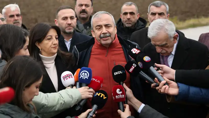İmralı'dan PKK'ya Yeni Çağrı: Sırrı Süreyya Önder Açıklamalarda Bulundu