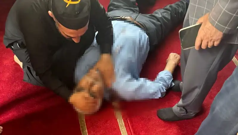 Camide Namaz Kılarken Bıçaklanan Kişi Hayatını Kaybetti: Olayın Perde Arkası