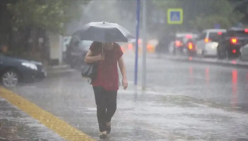 Üç Bölge İçin Sağanak Yağış ve Fırtına Uyarısı: Dikkat Edilmesi Gerekenler
