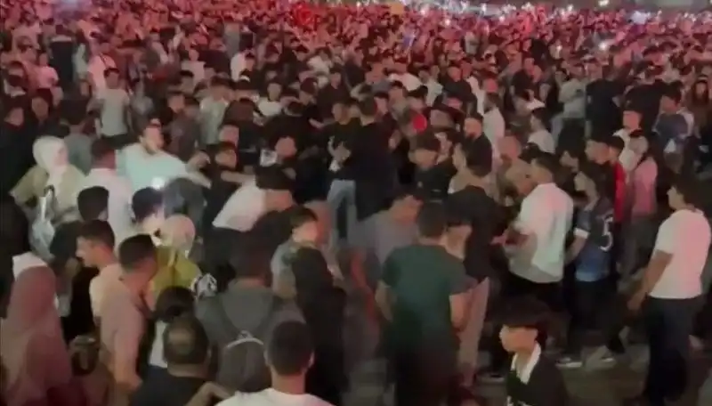 Bıçaklı Kavga Konser Coşkusunu Kararttı: Üç Kişi Yaralandı