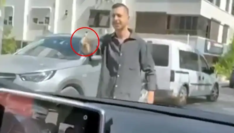 Trafikte Kadınlara Silah Doğrultarak Korkutan Sürücü Hakkında Şok Gelişme!
