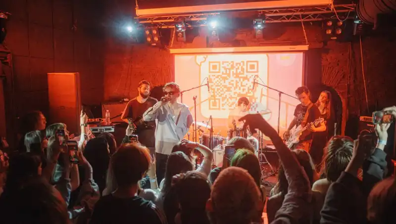 Savaşın Ortasında Müzik: Şehirde Hem Saldırı Hem Konser