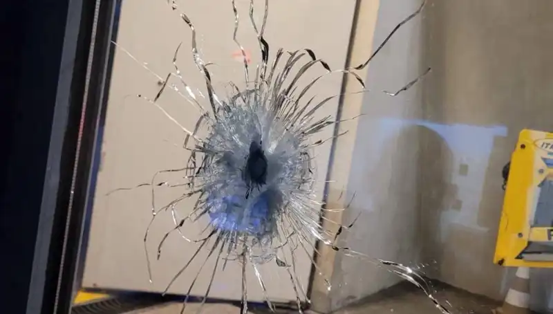 Fransa’da Hapishanelere Saldırı: Araçlar Kundaklandı ve Ateş Açıldı!