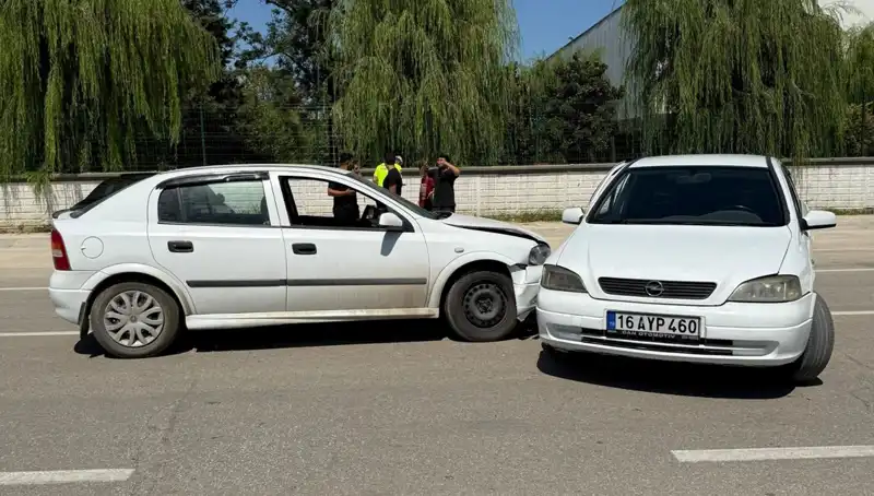 Aynı Yolda Çarpışan İki Araçta İki Yaralı: Olayın Ayrıntıları