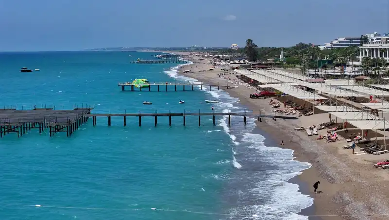 Antalya Sahillerinde Güneşli Hava Keyfi Bu Yaz Zirveye Ulaşıyor