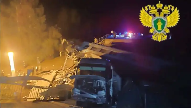 Rusya'da Çökelen Köprüler: 7 Ölü, Birçok Yaralı ve Raydan Çıkan Trenler