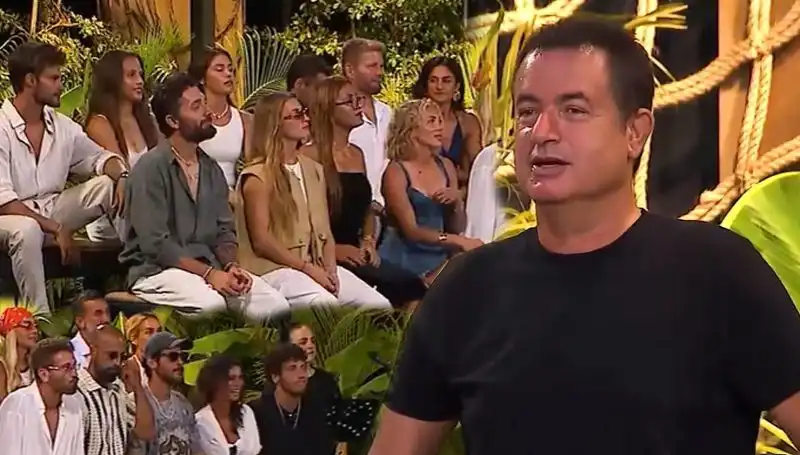 Survivor'da Birleşme Partisi Coşkusu: Şarkı Yarışmasında Renkli Anlar