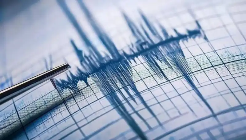Simav'da Deprem Fırtınası: Bölge Halkı Tedirgin, Uzmanlar Uyarıyor